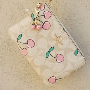 Corner Zip Wristlet In Signature Canvas With Heart Cherry Print